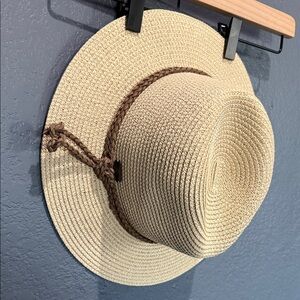 NWOT Sun & Sand SPF 50 Plus Cream Straw Hat with Brown Band Sz OS